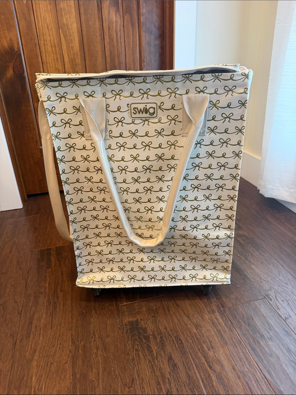Swig Mega Tote on wheels Cream Bow-Patterned Tote Bag